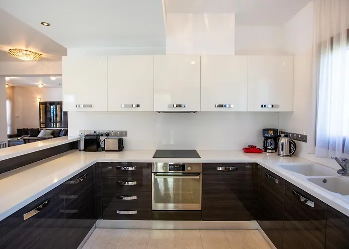 Luxury Elite Aj06 Complete With A Private, Climate Controlled Pool And A Relaxing Outdoor Jacuzzi, Aphrodite Hills *