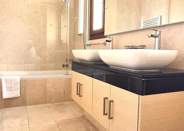 Luxury Elite Aj06 Complete With A Private, Climate Controlled Pool And A Relaxing Outdoor Jacuzzi, Aphrodite Hills *