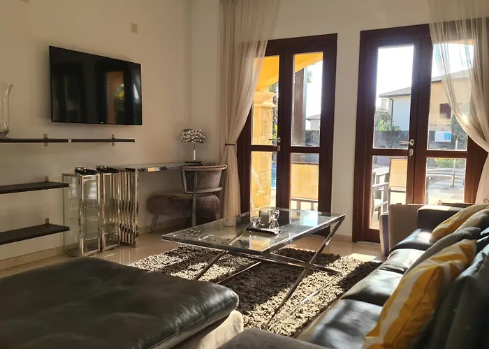 Luxury Elite Aj06 Complete With A Private, Climate Controlled Pool And A Relaxing Outdoor Jacuzzi, Aphrodite Hills * Paphos