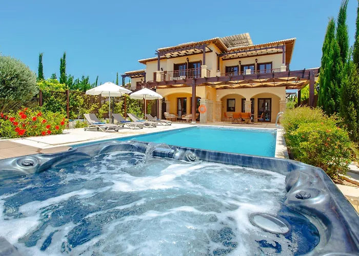Luxury Elite Aj06 Complete With A Private, Climate Controlled Pool And A Relaxing Outdoor Jacuzzi, Aphrodite Hills ヴィラ パ フォス