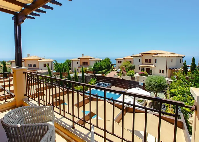 Luxury Elite Aj06 Complete With A Private, Climate Controlled Pool And A Relaxing Outdoor Jacuzzi, Aphrodite Hills ヴィラ パ フォス