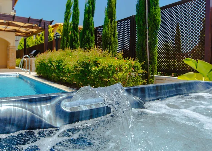 ヴィラ Luxury Elite Aj06 Complete With A Private, Climate Controlled Pool And A Relaxing Outdoor Jacuzzi, Aphrodite Hills パ フォス