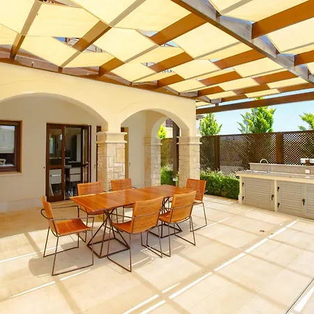 Luxury Elite Aj06 Complete With A Private, Climate Controlled Pool And A Relaxing Outdoor Jacuzzi, Aphrodite Hills וילה פאפוס